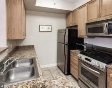 1111 25th Street Nw - Photo Thumbnail 2