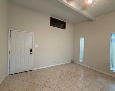 1100 N Meadows Dr - Photo Thumbnail 2