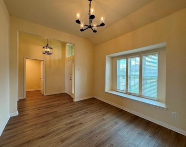 5115 Leaning Tree Dr - Photo Thumbnail 5