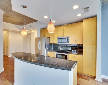 360 Nueces St - Photo Thumbnail 4
