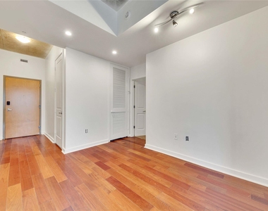 360 Nueces St - Photo Thumbnail 8
