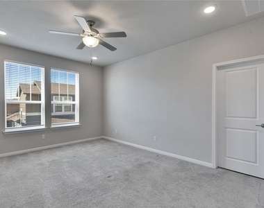1015 Vista View Dr - Photo Thumbnail 9
