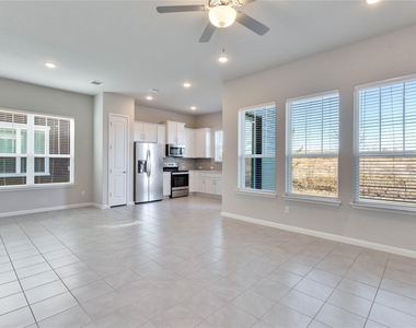 1015 Vista View Dr - Photo Thumbnail 1