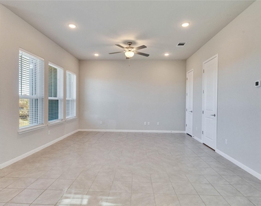 1015 Vista View Dr - Photo Thumbnail 6