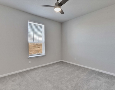 1015 Vista View Dr - Photo Thumbnail 15
