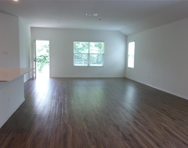 6420 Turin Ln - Photo Thumbnail 7