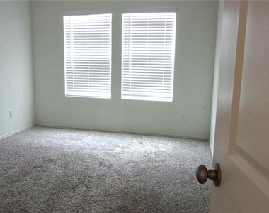 6420 Turin Ln - Photo Thumbnail 11