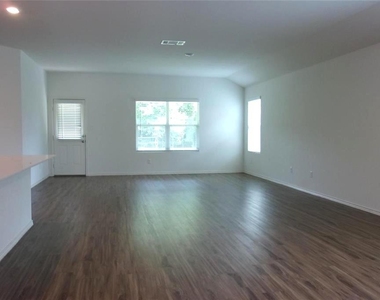 6420 Turin Ln - Photo Thumbnail 9