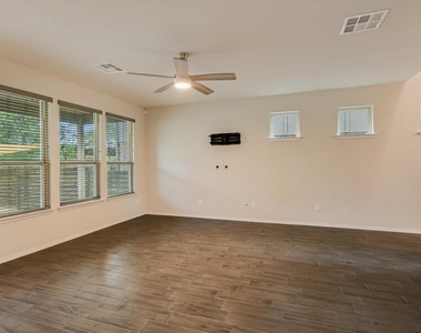 3651 Sandy Brook Dr - Photo Thumbnail 2