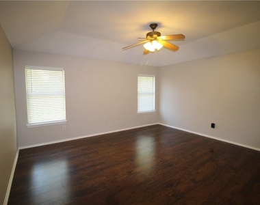 8311 Columbia Falls Dr - Photo Thumbnail 7