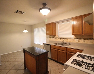 8311 Columbia Falls Dr - Photo Thumbnail 3
