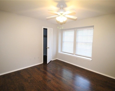 8311 Columbia Falls Dr - Photo Thumbnail 5