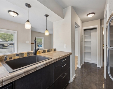 2717 Parker Ln - Photo Thumbnail 8