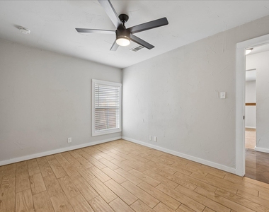 2717 Parker Ln - Photo Thumbnail 11