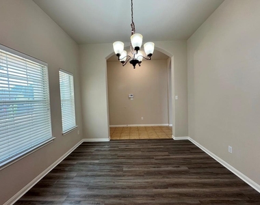 285 Amber Ash Dr - Photo Thumbnail 4