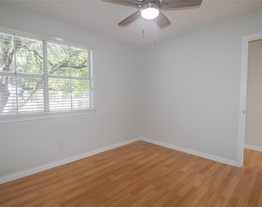 6804 Old Quarry Ln - Photo Thumbnail 10