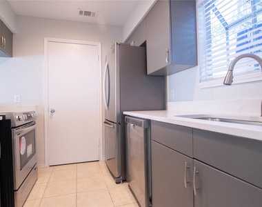 6804 Old Quarry Ln - Photo Thumbnail 5