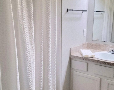 2525 Haywood Estates Lane - Photo Thumbnail 21