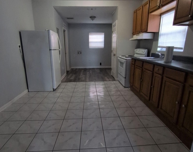 654 Beechwood Street - Photo Thumbnail 5