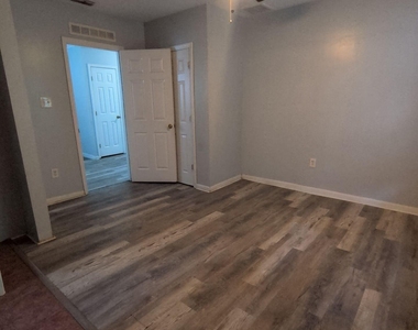 654 Beechwood Street - Photo Thumbnail 9