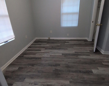 654 Beechwood Street - Photo Thumbnail 2