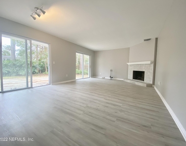 104 Coral Court - Photo Thumbnail 3