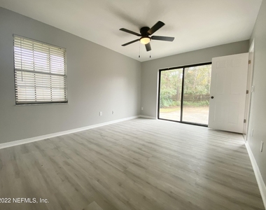 104 Coral Court - Photo Thumbnail 13