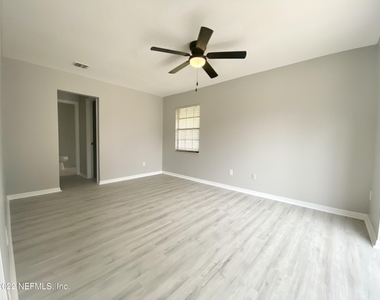 104 Coral Court - Photo Thumbnail 12