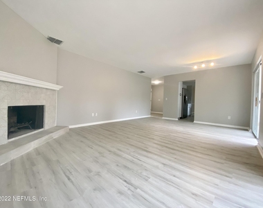 104 Coral Court - Photo Thumbnail 4