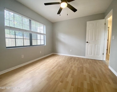 104 Coral Court - Photo Thumbnail 19
