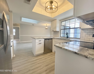 104 Coral Court - Photo Thumbnail 5