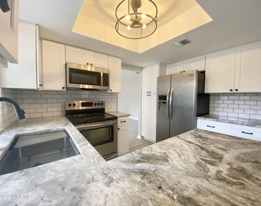 104 Coral Court - Photo Thumbnail 6