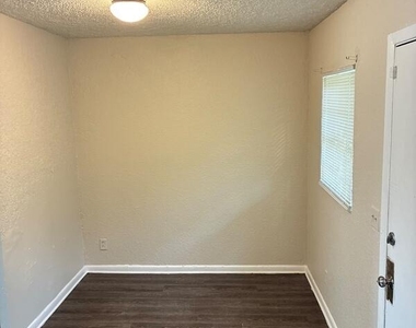 4520 Bessie Circle W - Photo Thumbnail 8