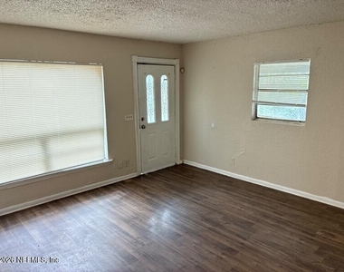4520 Bessie Circle W - Photo Thumbnail 6