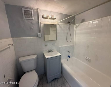 311 W Ashley Street - Photo Thumbnail 10