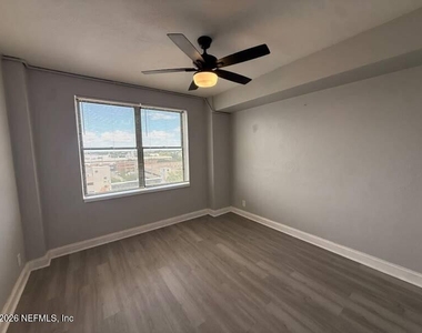 311 W Ashley Street - Photo Thumbnail 7