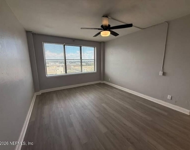 311 W Ashley Street - Photo Thumbnail 6