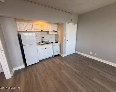 311 W Ashley Street - Photo Thumbnail 1