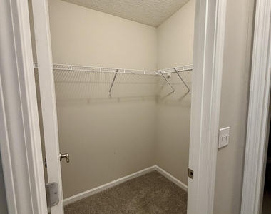450 Clinton Drive - Photo Thumbnail 16