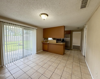 11947 Pequots Lane - Photo Thumbnail 4