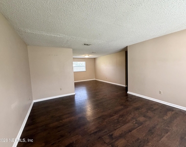11947 Pequots Lane - Photo Thumbnail 7