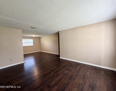 11947 Pequots Lane - Photo Thumbnail 6