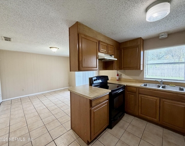 11947 Pequots Lane - Photo Thumbnail 2