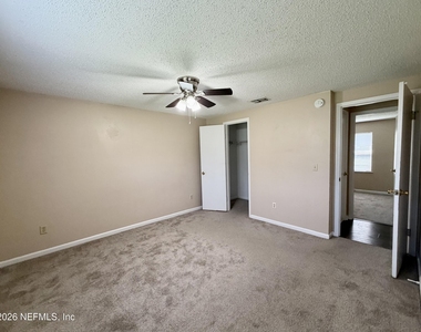 11947 Pequots Lane - Photo Thumbnail 10