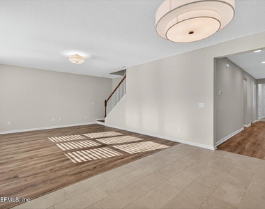 635 Sandstone Drive - Photo Thumbnail 5
