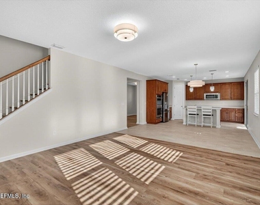 635 Sandstone Drive - Photo Thumbnail 6