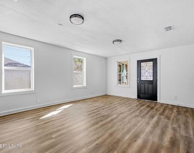 2217 Franklin Street - Photo Thumbnail 4
