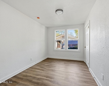 2217 Franklin Street - Photo Thumbnail 11