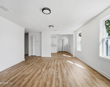 2217 Franklin Street - Photo Thumbnail 3