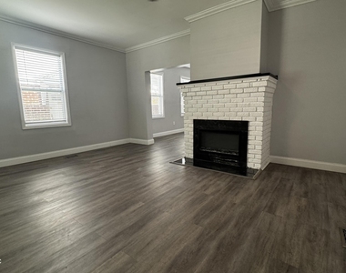 2805 College Street - Photo Thumbnail 3